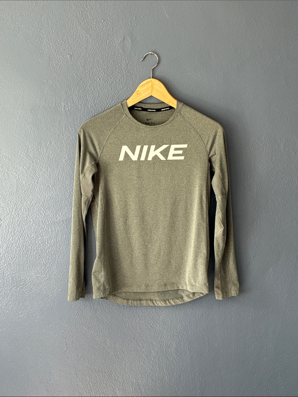 Nike Boys’ Gray Long Sleeve Crew Neck Athletic Dri Fit TeeTop Large